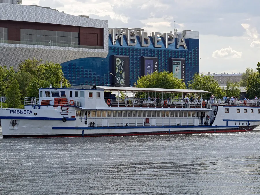 Riviera Cube Travel — up close