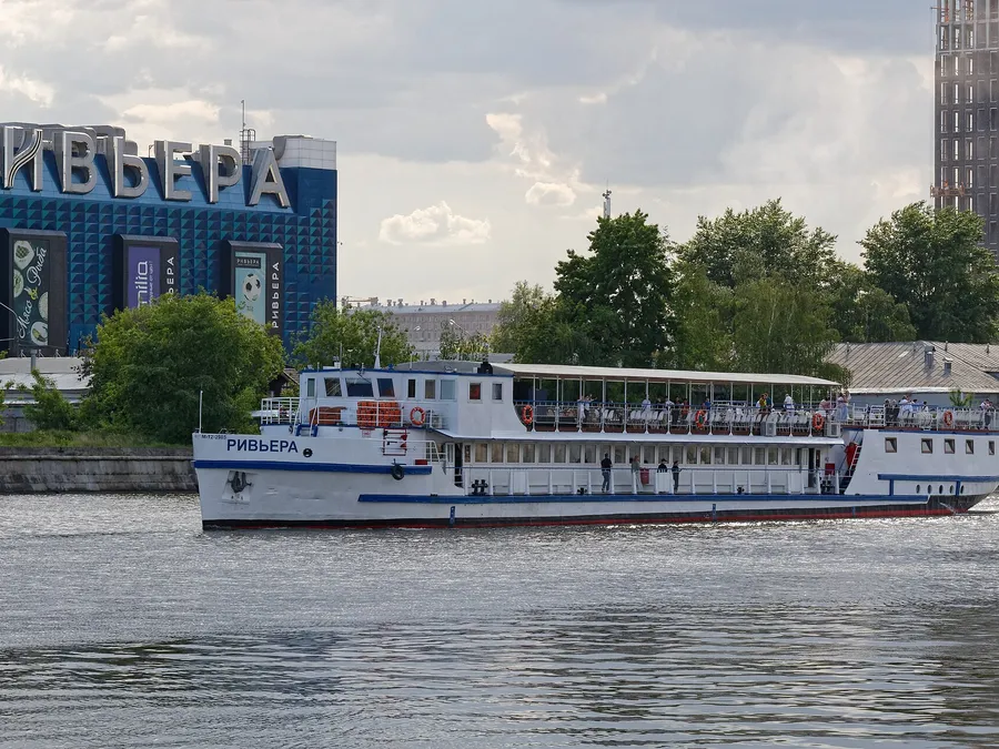 Riviera Cube Travel — up close