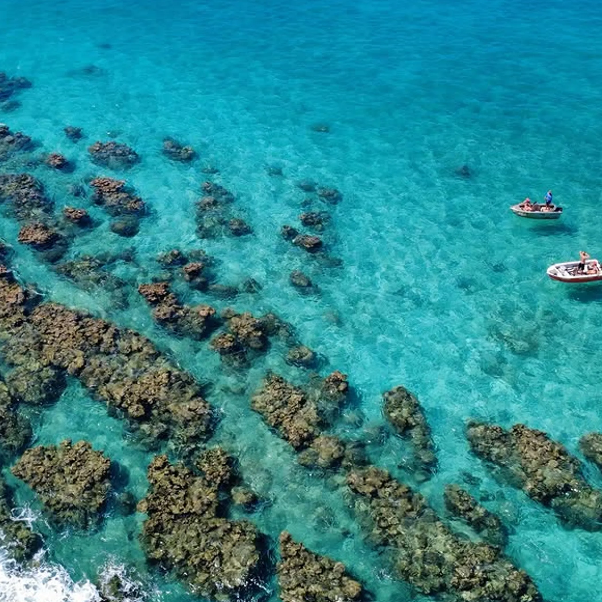 ningaloo reef waters and boats